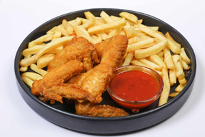CHICKEN WINGS W. FRENCH FRIES
